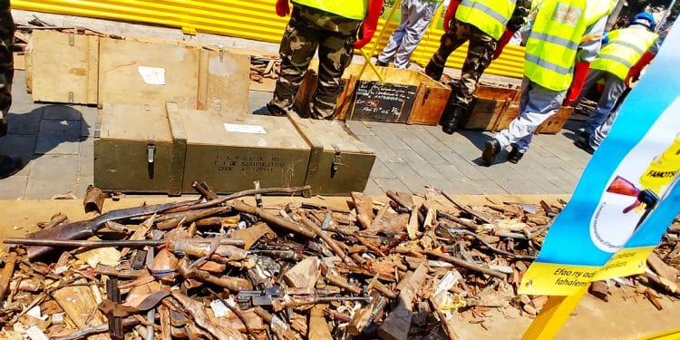 MOIS DE L’AMNISTIE : Près d’un millier d’armes illicites détruites