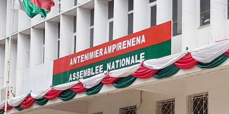 POLITIQUE D’AUSTÉRITÉ – Les 31 commissions à l’Assemblée nationale maintenues