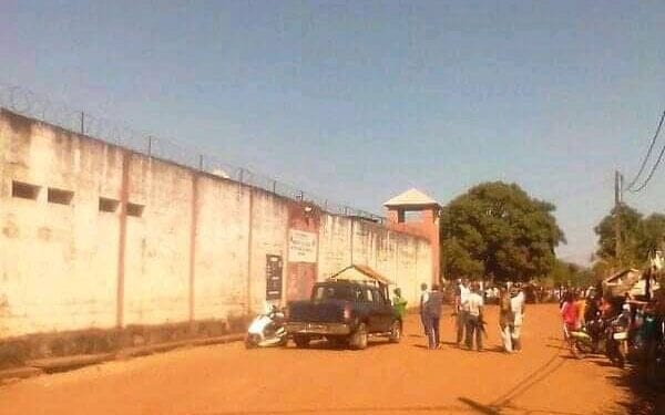 JUSTICE – Un décès supplémentaire parmi les détenus de Farafangana, 19 évadés encore en cavale