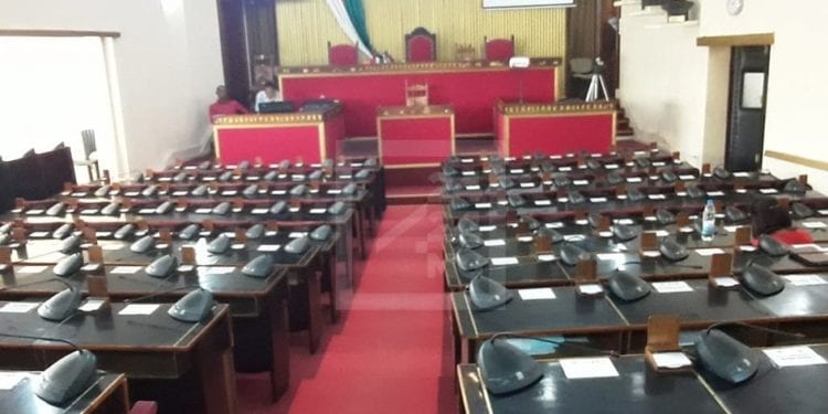 ASSEMBLEE NATIONALE – La dernière séance de présentation des rapports de la commission de mise en accusation peine à débuter