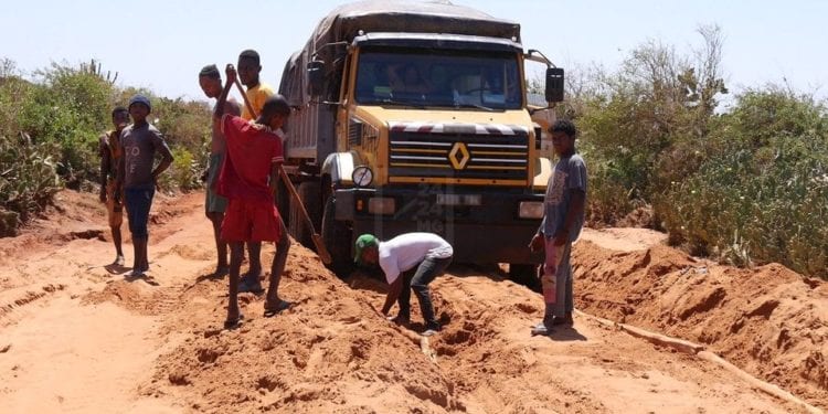 INFRASTRUCTURES – Près de 90% des routes à Madagascar en mauvais état, selon Hajo Andrianainarivelo