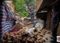 CATASTROPHE – Une maison en réhabilitation dans le fokontany de Manjakamiadana s&rsquo;effondre sur une case en bois et blesse une mère de famille