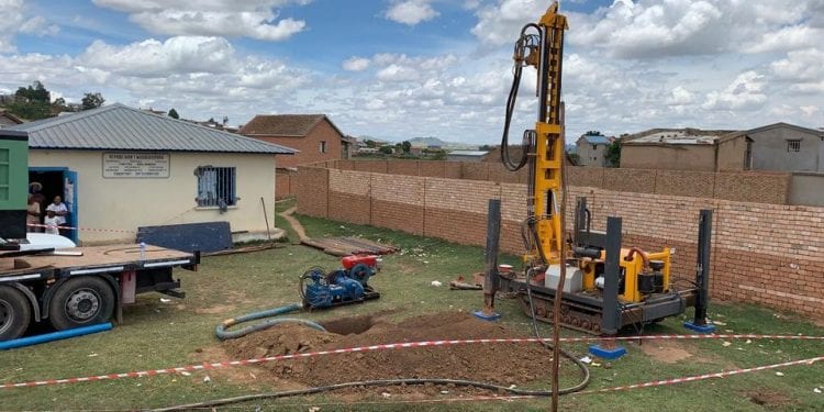 INFRASTRUCTURE – Le premier forage de « solution » aux problèmes d&rsquo;approvisionnement en eau réalisé à Ambohidrapeto pour Antananarivo et ses environs