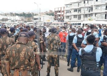 MANIFESTATION – Interdits d&rsquo;entrée à l&rsquo;HJRA, les paramédicaux grévistes annoncent une grève générale