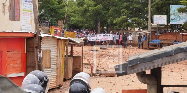 MANIFESTATIONS – Quatre gendarmes et trois civils blessés dans des affrontements entre éléments des forces de l&rsquo;ordre et étudiants de l&rsquo;Ecole supérieure polytechnique de Vontovorona ce mardi