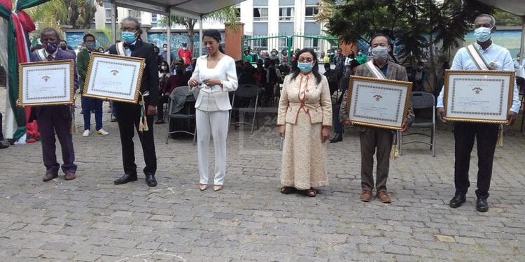 DISTINCTIONS HONORIFIQUES – Les membres du groupe Mahaleo élevés au grade de Grand Croix de deuxième classe