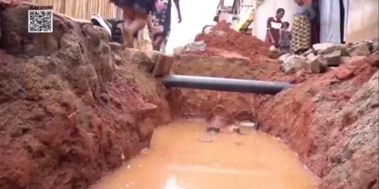 INFRASTRUCTURES – La Jirama annonce des coupures d’eau plus ou moins régulières jusqu’au 10 Juin du côté d’Ambondrona à cause des travaux de remplacement des conduites d’eau vers la Haute Ville