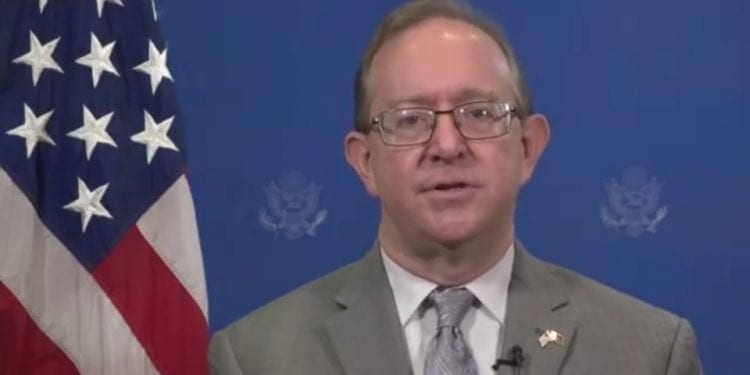 DIPLOMATIE – L’ambassadeur des États-Unis sortant à Madagascar réitère son appel à l&rsquo;aide en faveur du Grand Sud et invite les Malgaches à se faire vacciner contre la Covid-19 dans son message d&rsquo;adieu au peuple malgache