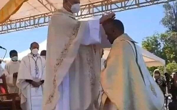 RELIGION –Monseigneur Gabriel Randrianantenaina consacré nouvel évêque de Tsiroanomandidy ce dimanche