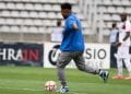 FOOTBALL – Lalaina Nomenjanahary alias Bolida donne le coup d&rsquo;envoi fictif du match opposant son ancien club, le Paris FC, à En Avant Guingamp