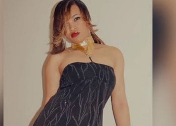 LOOK – Tence Mena, la « femme-caméléon »