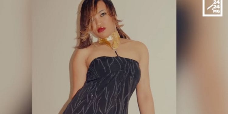 LOOK – Tence Mena, la « femme-caméléon »