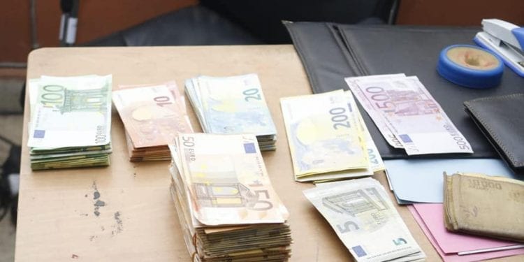 EXPORTATION ILLICITE – La douane annonce la saisie de devises non déclarées d&rsquo;une valeur de 28.775 euros à l&rsquo;aéroport d&rsquo;Ivato