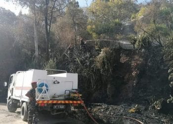 INCENDIE – La colline d&rsquo;Ambohidratrimo prend feu, le Rova de la localité épargné