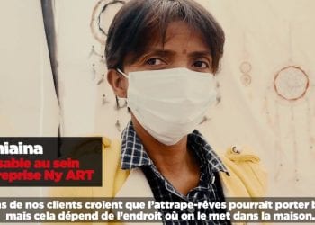 MAISON – Un attrape-rêves en cuir et raphia pour capter les cauchemars et pour décorer son intérieur