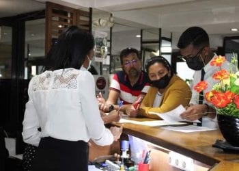 RÉOUVERTURE DES FRONTIÈRES – Les hôtels accueillant les passagers internationaux confinés surveillés de près