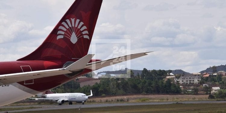 TRANSPORT AERIEN- Air Madagascar, en redressement judiciaire, devrait fusionner avec Tsaradia pour devenir Madagascar Airlines, envisage de louer un Boeing 787 pour la ligne Tanà-Paris-Tanà et de mettre son A340 sur la destination Chine