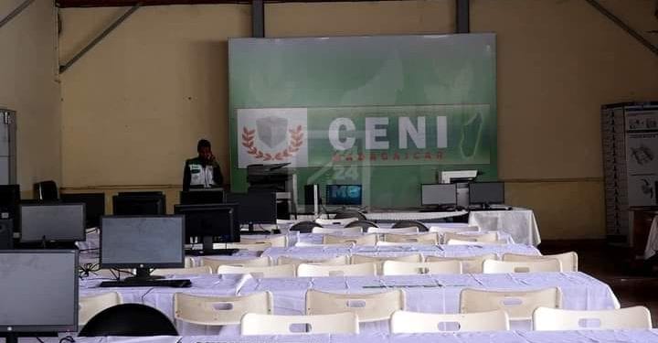 CENI – Prestation de serment des neuf nouveaux commissaires électoraux de la formation permanente de la Commission électorale nationale indépendante mercredi