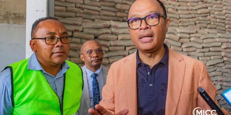 COMMERCE – Le prix du sac de ciment importé par la State Procurment of Madagascar ne doit pas dépasser 29.000 ariary à Antananarivo, selon le ministre en charge du commerce