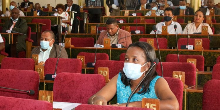 SANTE PUBLIQUE – La proposition de loi Voninahitsy relative au maintien des dépôts de médicaments même après l&rsquo;implantation d&rsquo;une pharmacie adoptée par les députés