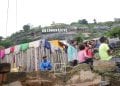 EBOULEMENT – Les habitants d&rsquo;Ambanin&rsquo;Ampamarinana retrouvent le cours normal de leur quotidien, le Bureau national de gestion des risques maintient son avis d&rsquo;alerte rouge sur les flancs de la colline de Manjakamiadana
