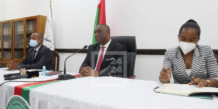 TRAFIC – Herilaza Imbiki évoque des éléments laissant supposer un projet d’exportation illicite de deux tonnes d’or par le réseau démantelé aux Comores