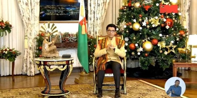 DEVELOPPEMENT – Madagascar a besoin de quatre alternances démocratiques successives pour avoir une croissance identique à celle des pays émergents en Afrique, estime le président de la République