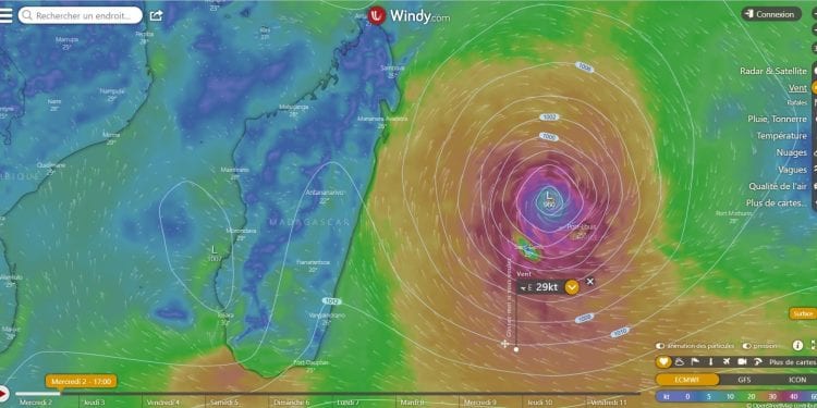 INTEMPERIES – Batsirai devrait atterrir entre Vatomandry et Mananjary samedi dans la journée au stade de cyclone tropical intense avec des vents prévus à 175km/h