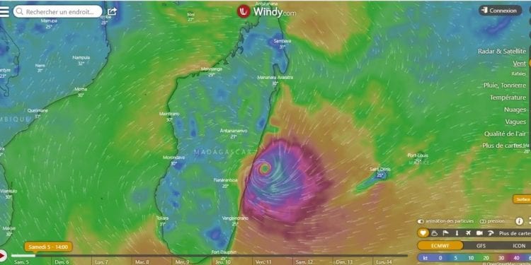 CATASTROPHES – Batsirai attendu à Mananjary ce samedi après 18h selon les prévisions des services de la météorologie, le chef-lieu de Vatovavy enregistre déjà plus de 2.000 déplacés auprès d&rsquo;une quinzaine de sites d&rsquo;hébergement