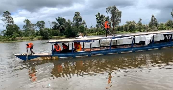 APRES LE CYCLONE – Le président de la République dit ne pas pouvoir venir à Nosy Varika pour cause de problème d’accessibilité et envoie des aides d’urgence à Nosy Varika via le port fluvial de Mahanoro