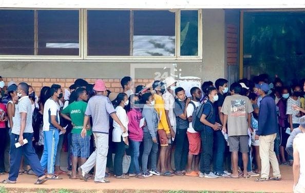 ENSEIGNEMENT SUPERIEUR – La distribution des cartes e-poketra coupent court à la manifestation prévue par certains étudiants de l&rsquo;Ecole supérieure polytechnique de Vontovorona ce mercredi