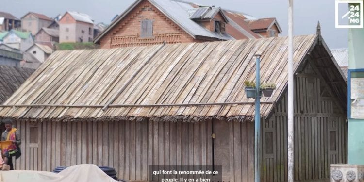 MAISON – Dans la chaleur de la case zafimaniry