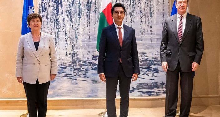 RENCONTRE A WASHINGTON – L’Etat malgache encouragé à se libérer des contrats énergétiques défavorables, à améliorer la transparence, à protéger les pauvres par des filets de sécurité sociale et à prioriser le déploiement du vaccin contre la Covid-19.