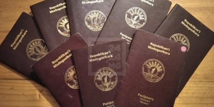 EXPATRIATION – Les autorités affirment ne pas vouloir empêcher les jeunes Malgaches de partir à l’étranger mais assurent vouloir les protéger en exigeant le respect des formalités administratives avant leur départ