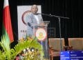 FORUM DES JEUNES – Le Premier ministre Christian Ntsay partage son parcours et raconte être allé à l&rsquo;école pieds nus au forum sur l’emploi et le développement des jeunes