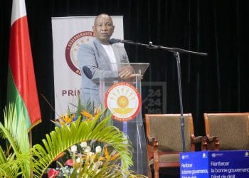 FORUM DES JEUNES – Le Premier ministre Christian Ntsay partage son parcours et raconte être allé à l’école pieds nus au forum sur l’emploi et le développement des jeunes