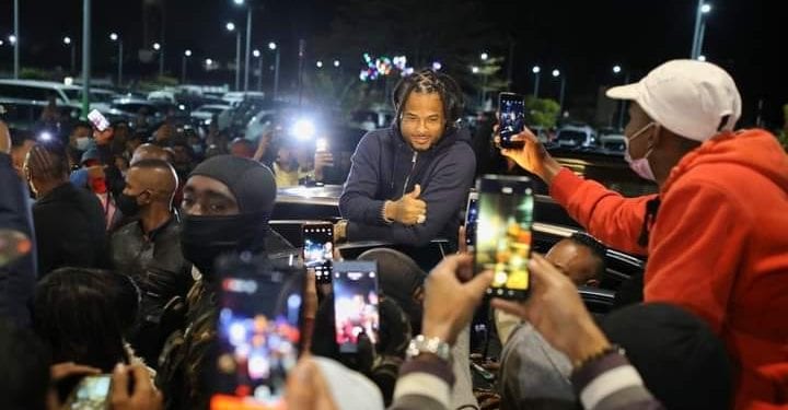 CONCERT – Le rappeur Kalash arrivé sur la Grand île pour son concert du 9 Juillet au Palais des sports