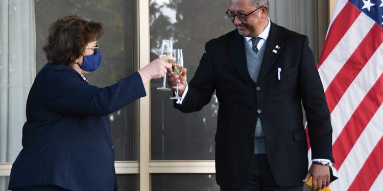 DIPLOMATIE – Les Etats-Unis confirment attendre avec impatience la décision du gouvernement d’élargir le vaccin anti Covid-19 aux jeunes âgés entre 12 et 18 ans