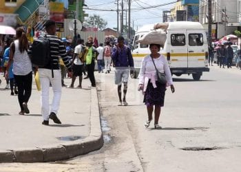 MOBILITÉ – La moitié des habitants du Grand Antananarivo se rendent à pied à leur travail, d’après les études de la Banque mondiale