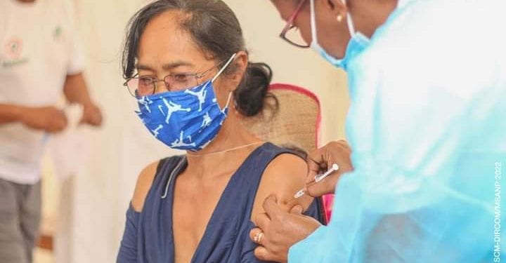 SANTE PUBLIQUE – 120 personnes vaccinées à Mahajanga lors du lancement de la campagne de 100 jours de vaccination