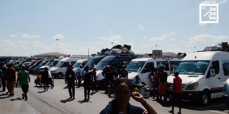 TRANSPORT NATIONAL – Des taxi-brousse coincés en brousse faute de gasoil