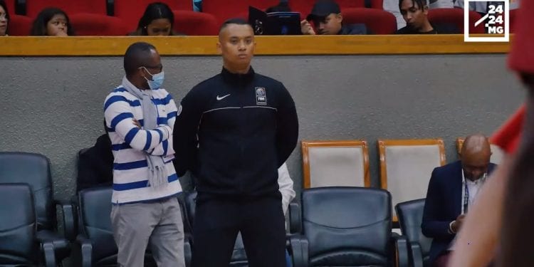 YAN VEZO DAVIDSON, ARBITRE INTERNATIONAL, AFROBASKET U18 – « On n’a pas le droit d’être fatigué quand on monte sur le terrain »