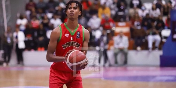 AFROBASKET U18 – Madagascar vs Sénégal, une lutte pour la première place et un duel Mathias M&rsquo;Madi – Ousmane Ndiaye, les deux joueurs affichant le meilleur ratio de points par match de la compétition masculine