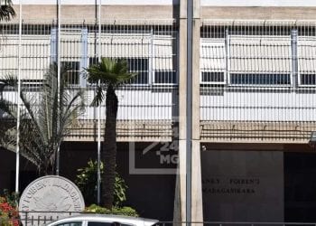 MARCHE DES CHANGES – La possession de compte en devises bientôt limitée à quelques catégories de personnes, les autorités évoquent 494 millions de dollars de devises dormant dans des comptes en devises de résidents