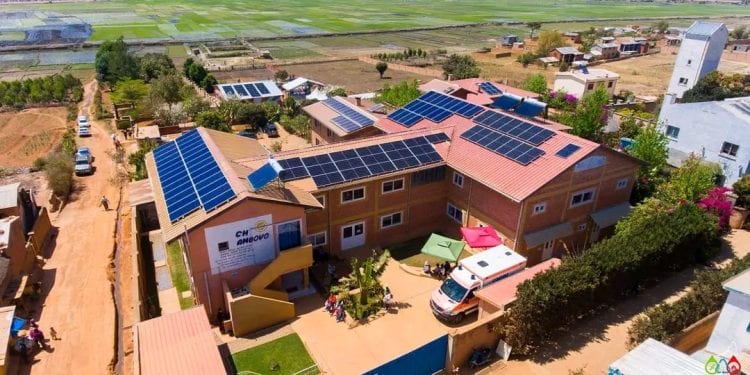 COOPERATION – L’Allemagne appuie l’équipement de 18 établissements de santé de système solaire hybride pour leur assurer une énergie fiable