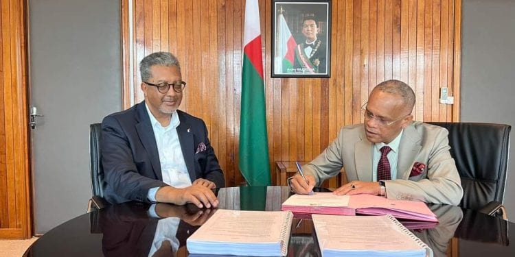 DIPLOMATIE – Le général Richard Rakotonirina réaffirme la volonté de la Grande île de ramener dans son giron les îles Eparses, lors de sa prise de fonction à la tête du ministère des Affaires étrangères, ce mardi.