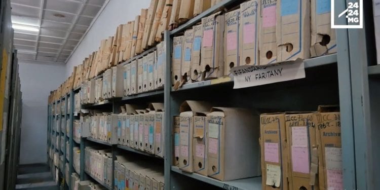 ENSEIGNEMENT SUPERIEUR – Vers une collaboration entre l’Ecole nationale des Chartes et le département d’Histoire pour former des professionnels des archives