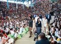 NOEL – La famille présidentielle distribue les boîtes à cadeaux de Samaritan&rsquo;s Purse à des enfants d&rsquo;Akamasoa