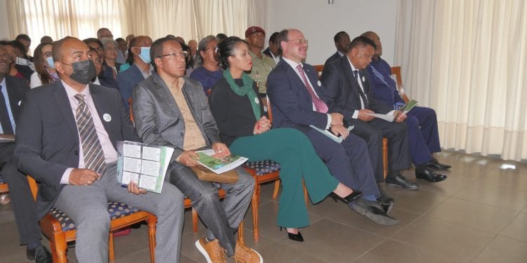 ENVIRONNEMENT – 54 communautés réparties dans neuf aires protégées bénéficieront du projet « Fitantanana Maharitra Holovain-jafy » financé par le Royaume Uni.
