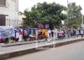 ANTANANARIVO – Les marchands de rue continuent leurs activités sur les trottoirs de »petite vitesse »